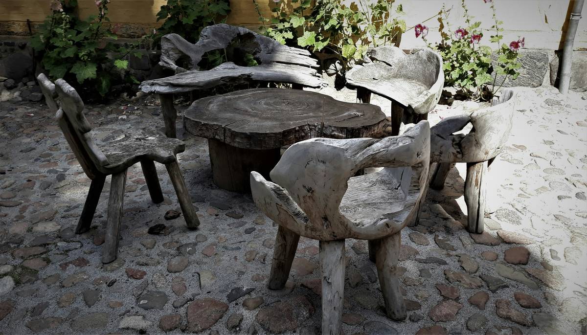 how to build outdoor chairs using cedar wood and stainless steel hardware on a workbench